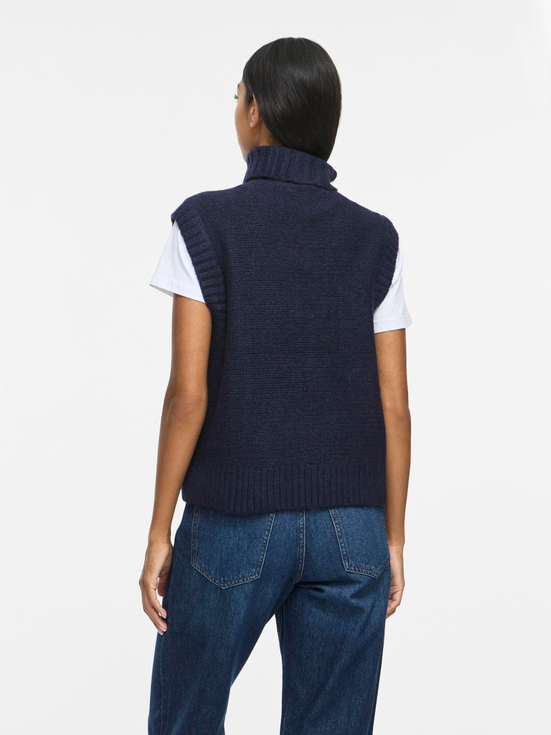 model_shot-back